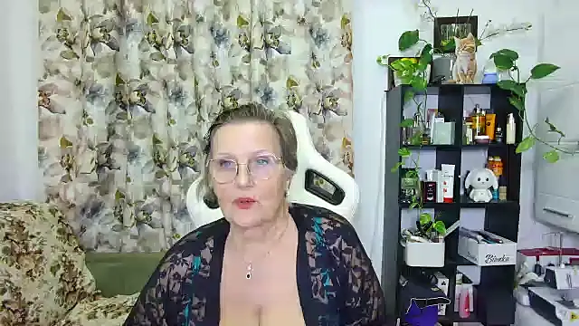 Snapshot of Selenna57 chatting on 01/06/25, 07:02 Selenna57 online show from 01/06/25, 07:02