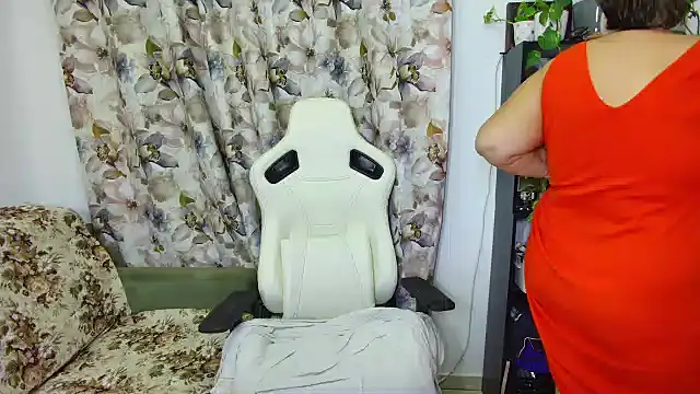 Snapshot of Selenna57 chatting on 01/08/25, 07:45 Selenna57 online show from 01/08/25, 07:45