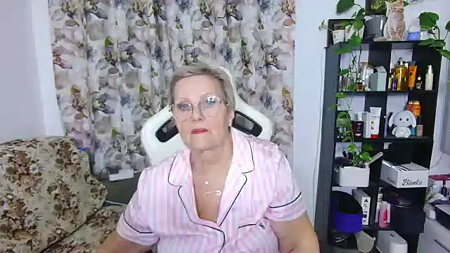 Snapshot of Selenna57 chatting on 02/14/25, 07:23 Selenna57 online show from 02/14/25, 07:23