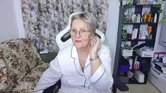 Snapshot of Selenna57 chatting on 02/25/25, 06:20 Selenna57 online show from 02/25/25, 06:20