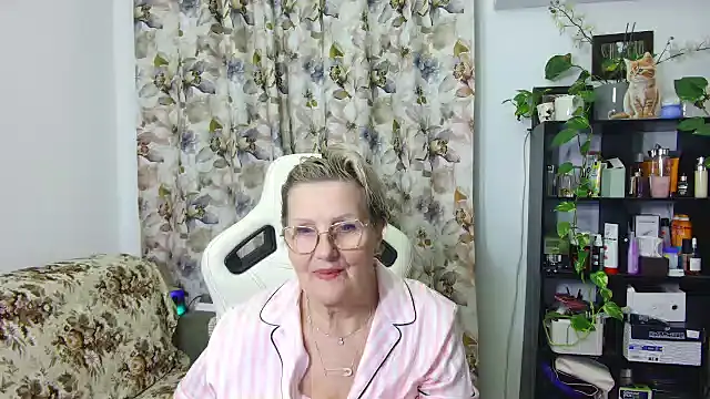 Snapshot of Selenna57 chatting on 03/15/25, 06:54 Selenna57 online show from 03/15/25, 06:54