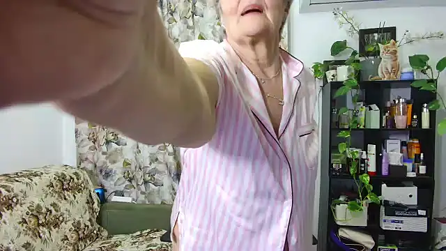 Snapshot of Selenna57 chatting on 03/15/25, 10:00 Selenna57 online show from 03/15/25, 10:00