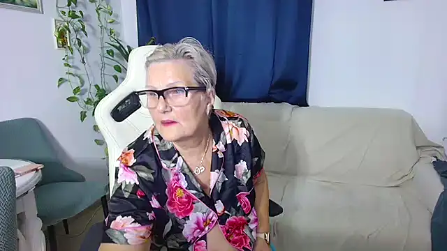 Snapshot of Selenna57 chatting on 11/26/25, 06:20 Selenna57 online show from 11/26/25, 06:20