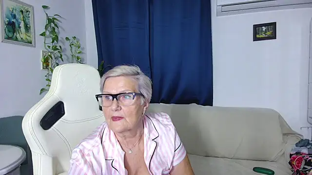 Snapshot of Selenna57 chatting on 11/27/25, 06:43 Selenna57 online show from 11/27/25, 06:43