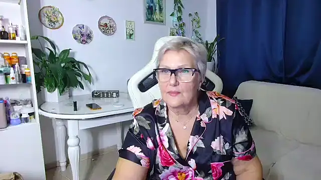 Snapshot of Selenna57 chatting on 12/02/25, 06:14 Selenna57 online show from 12/02/25, 06:14