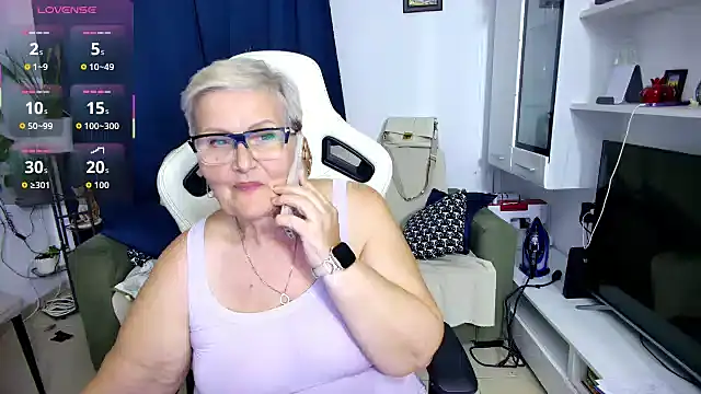 Snapshot of Selenna57 chatting on 05/03/26, 04:46 Selenna57 online show from 05/03/26, 04:46