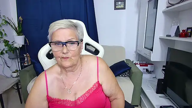 Snapshot of Selenna57 chatting on 05/10/26, 05:40 Selenna57 online show from 05/10/26, 05:40