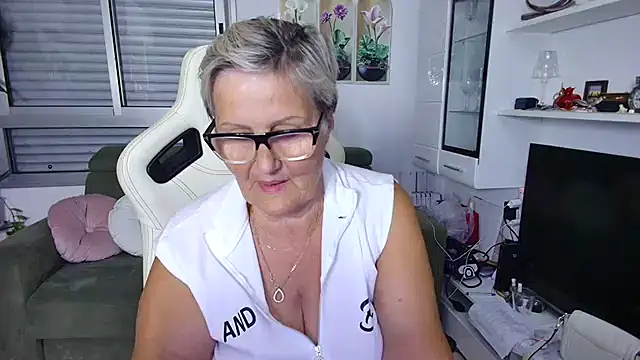 Snapshot of Selenna57 chatting on 07/28/26, 06:20 Selenna57 online show from 07/28/26, 06:20