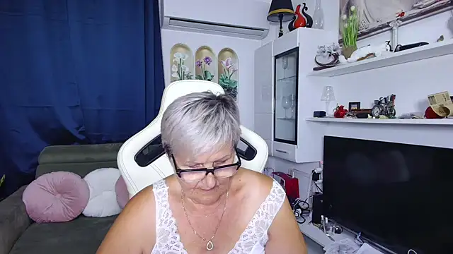 Snapshot of Selenna57 chatting on 07/29/26, 05:22 Selenna57 online show from 07/29/26, 05:22