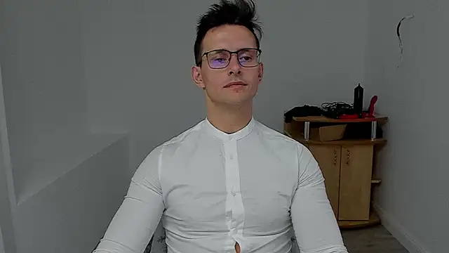 Snapshot of sexxymuscles4u chatting on 12/07/24, 12:02 sexxymuscles4u online show from 12/07/24, 12:02