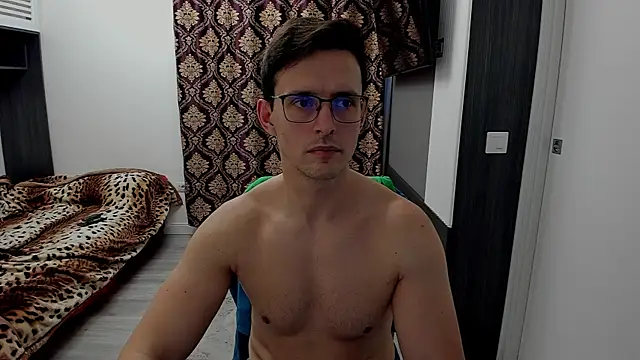 Snapshot of sexxymuscles4u chatting on 02/04/25, 12:44 sexxymuscles4u online show from 02/04/25, 12:44
