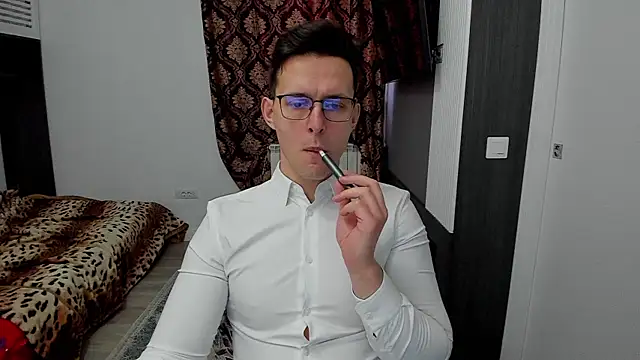 Snapshot of sexxymuscles4u chatting on 02/20/25, 08:06 sexxymuscles4u online show from 02/20/25, 08:06