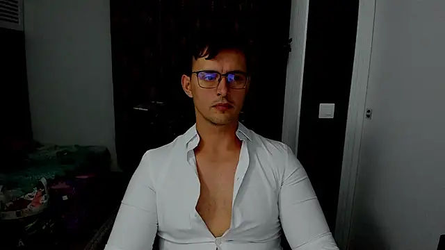 Snapshot of sexxymuscles4u chatting on 10/07/25, 11:51 sexxymuscles4u online show from 10/07/25, 11:51