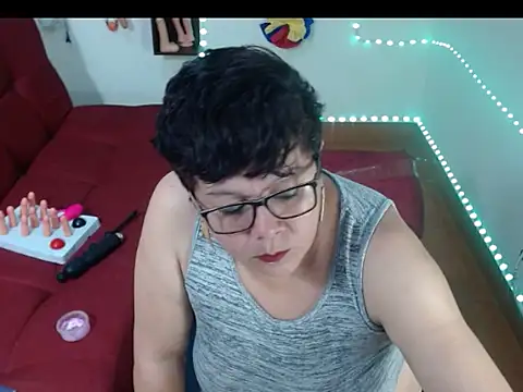 Snapshot of angelitolove727 chatting on 07/06/26, 01:57 angelitolove727 online show from 07/06/26, 01:57