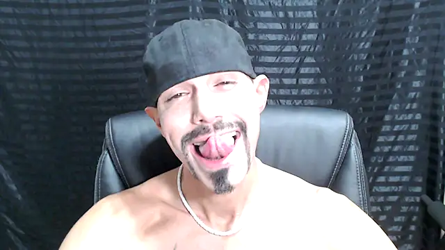 Snapshot of ThickD2C chatting on 12/13/24, 07:32 ThickD2C online show from 12/13/24, 07:32