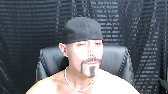 Snapshot of ThickD2C chatting on 12/14/24, 10:50 ThickD2C online show from 12/14/24, 10:50