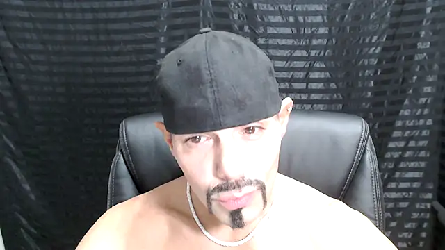 Snapshot of ThickD2C chatting on 12/15/24, 06:26 ThickD2C online show from 12/15/24, 06:26