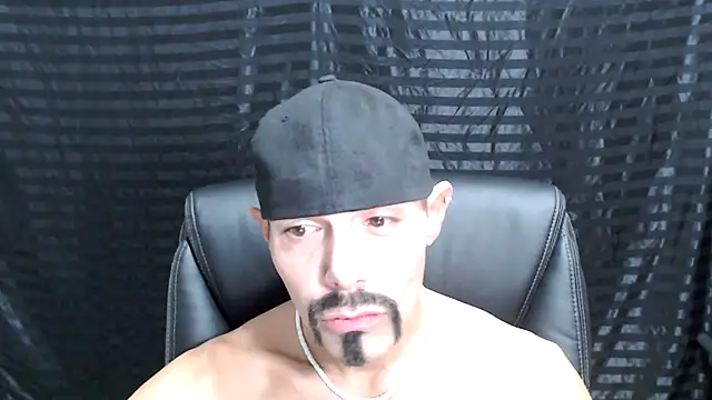 Snapshot of ThickD2C chatting on 12/19/24, 05:40 ThickD2C online show from 12/19/24, 05:40