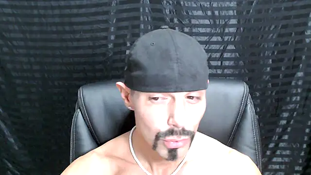 Snapshot of ThickD2C chatting on 12/19/24, 08:44 ThickD2C online show from 12/19/24, 08:44