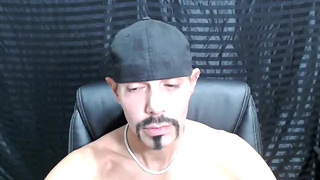 Snapshot of ThickD2C chatting on 12/20/24, 05:40 ThickD2C online show from 12/20/24, 05:40