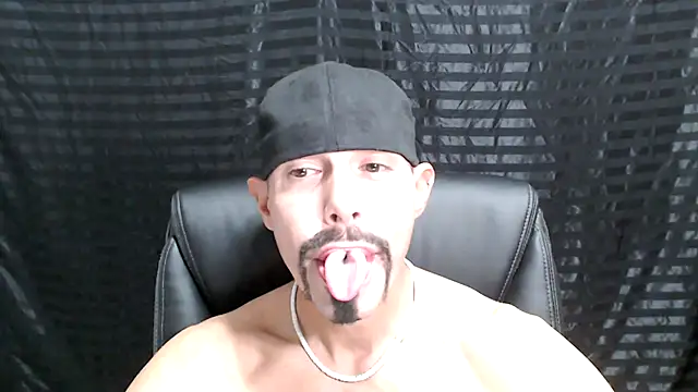 Snapshot of ThickD2C chatting on 12/26/24, 11:13 ThickD2C online show from 12/26/24, 11:13