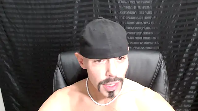 Snapshot of ThickD2C chatting on 12/30/24, 07:32 ThickD2C online show from 12/30/24, 07:32