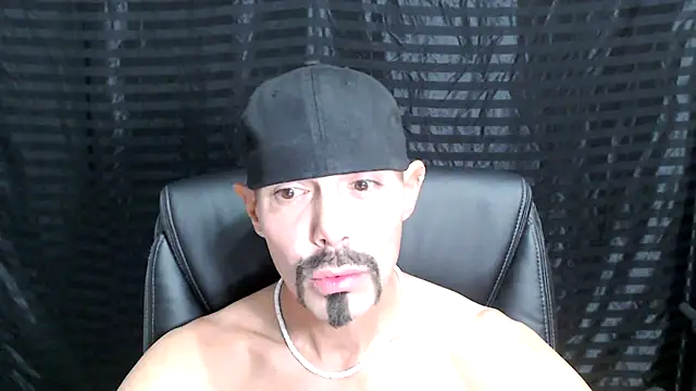 Snapshot of ThickD2C chatting on 01/03/25, 07:50 ThickD2C online show from 01/03/25, 07:50