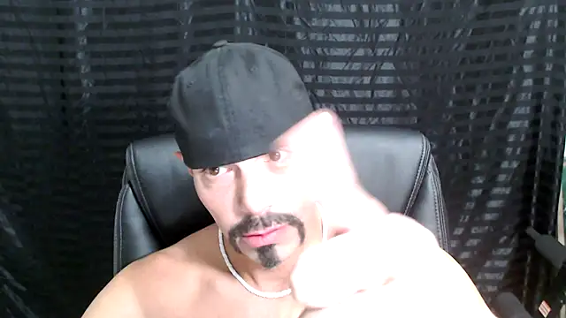 Snapshot of ThickD2C chatting on 01/04/25, 05:47 ThickD2C online show from 01/04/25, 05:47