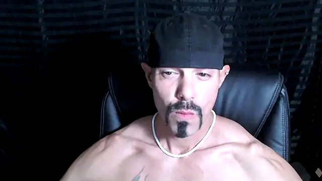 Snapshot of ThickD2C chatting on 01/04/25, 09:41 ThickD2C online show from 01/04/25, 09:41