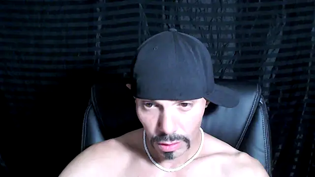 Snapshot of ThickD2C chatting on 01/23/25, 08:45 ThickD2C online show from 01/23/25, 08:45