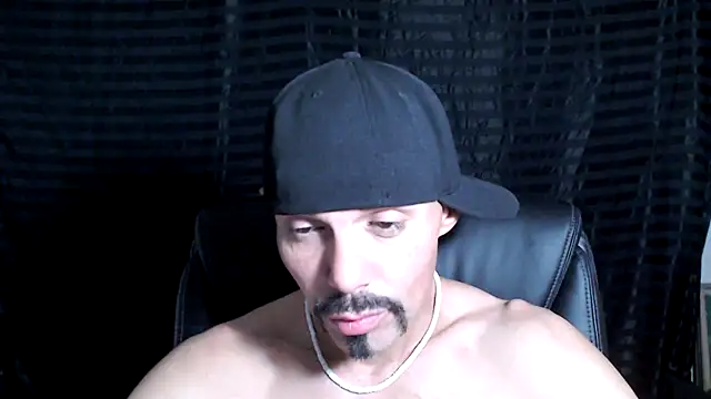 Snapshot of ThickD2C chatting on 01/25/25, 10:18 ThickD2C online show from 01/25/25, 10:18