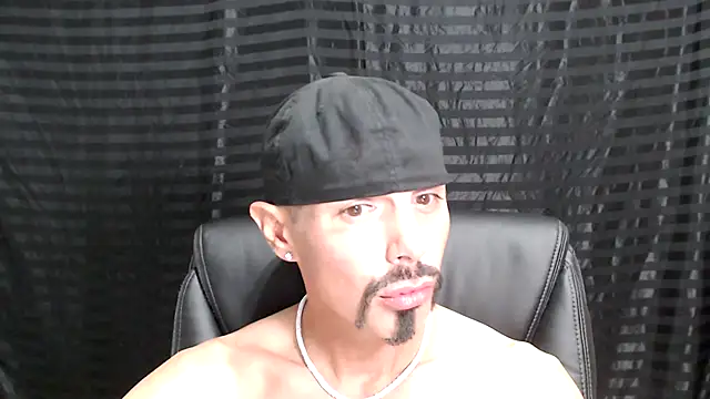 Snapshot of ThickD2C chatting on 02/13/25, 01:08 ThickD2C online show from 02/13/25, 01:08