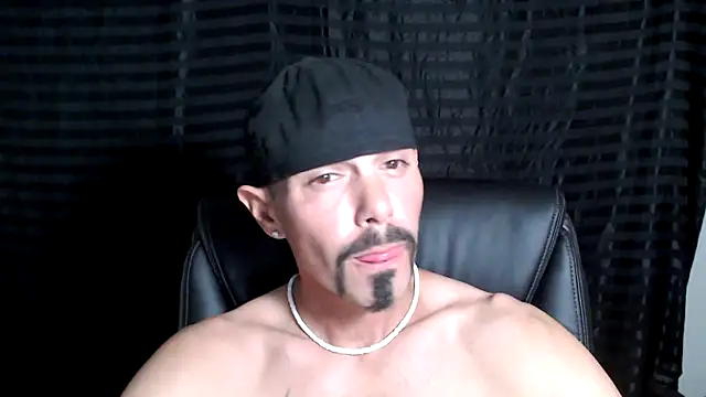 Snapshot of ThickD2C chatting on 02/13/25, 05:33 ThickD2C online show from 02/13/25, 05:33