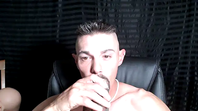 Snapshot of ThickD2C chatting on 02/14/25, 07:54 ThickD2C online show from 02/14/25, 07:54