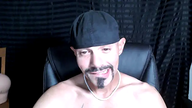 Snapshot of ThickD2C chatting on 02/15/25, 05:39 ThickD2C online show from 02/15/25, 05:39