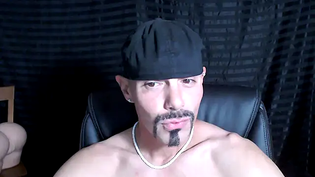 Snapshot of ThickD2C chatting on 02/16/25, 06:54 ThickD2C online show from 02/16/25, 06:54