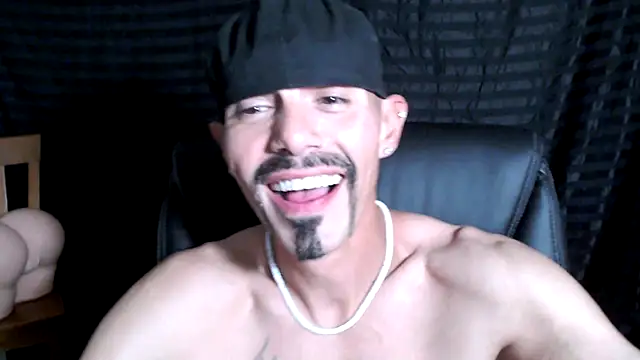 Snapshot of ThickD2C chatting on 02/20/25, 06:35 ThickD2C online show from 02/20/25, 06:35