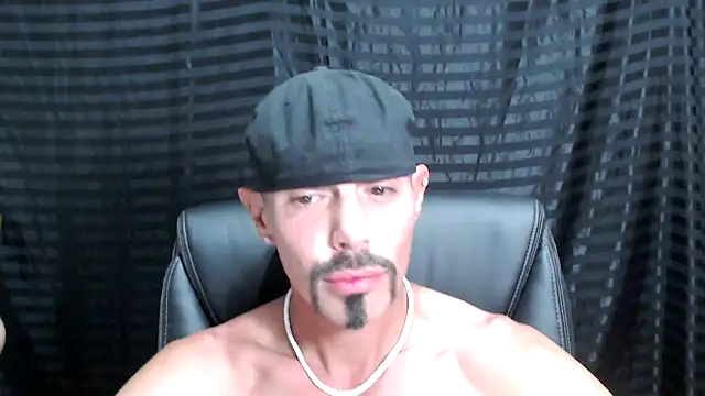 Snapshot of ThickD2C chatting on 02/23/25, 06:45 ThickD2C online show from 02/23/25, 06:45