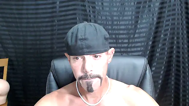 Snapshot of ThickD2C chatting on 02/26/25, 11:15 ThickD2C online show from 02/26/25, 11:15