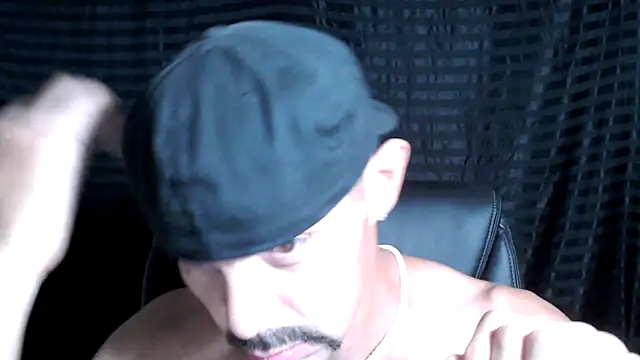 Snapshot of ThickD2C chatting on 03/13/25, 06:34 ThickD2C online show from 03/13/25, 06:34