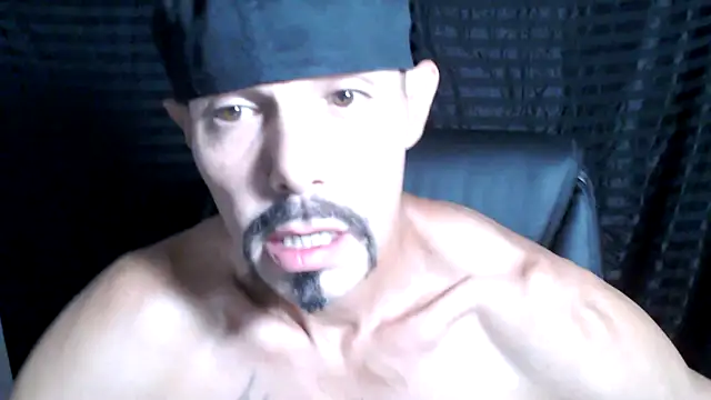 Snapshot of ThickD2C chatting on 03/22/25, 10:37 ThickD2C online show from 03/22/25, 10:37