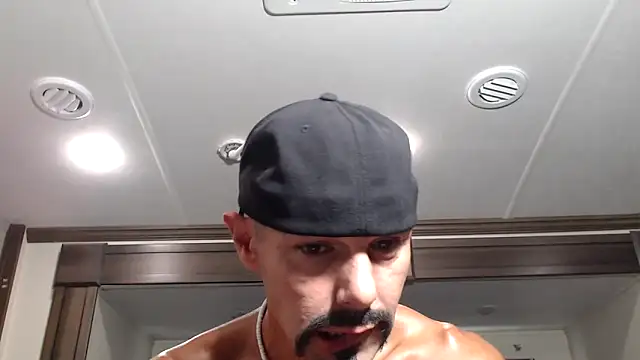 Snapshot of ThickD2C chatting on 09/11/25, 06:30 ThickD2C online show from 09/11/25, 06:30