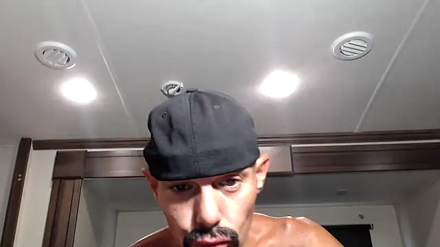 Snapshot of ThickD2C chatting on 10/02/25, 05:53 ThickD2C online show from 10/02/25, 05:53