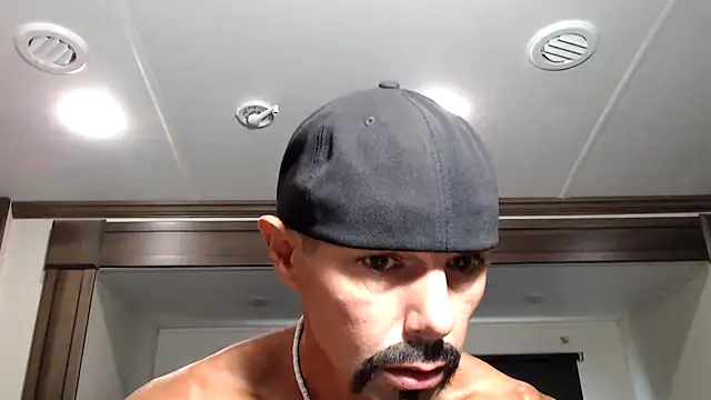 Snapshot of ThickD2C chatting on 10/18/25, 05:46 ThickD2C online show from 10/18/25, 05:46