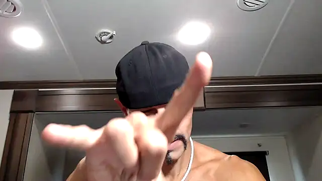 Snapshot of ThickD2C chatting on 11/17/25, 07:19 ThickD2C online show from 11/17/25, 07:19