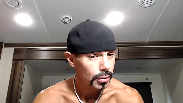 Snapshot of ThickD2C chatting on 11/23/25, 06:52 ThickD2C online show from 11/23/25, 06:52