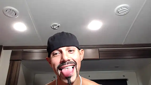 Snapshot of ThickD2C chatting on 12/01/25, 08:14 ThickD2C online show from 12/01/25, 08:14