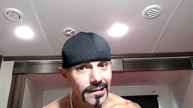 Snapshot of ThickD2C chatting on 12/17/25, 06:25 ThickD2C online show from 12/17/25, 06:25