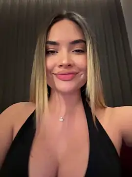 Snapshot of AnaCarrera chatting on 11/17/25, 07:41 AnaCarrera online show from 11/17/25, 07:41