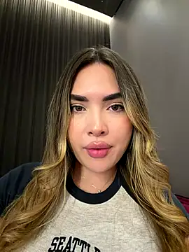 Snapshot of AnaCarrera chatting on 11/23/25, 05:35 AnaCarrera online show from 11/23/25, 05:35